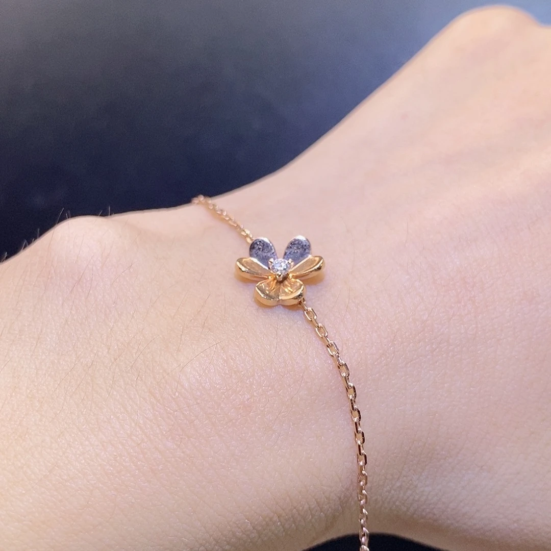 手链18K金镶嵌钻石三叶草手链k玫