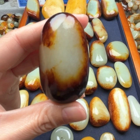 和田玉颈饰未镶嵌雄****哥