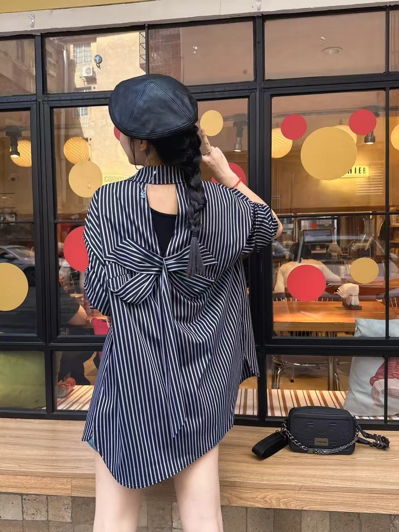造型灰色条纹衬衫