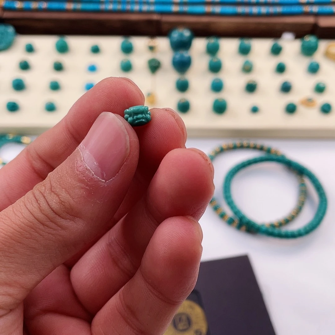 绿松石颈饰未镶嵌