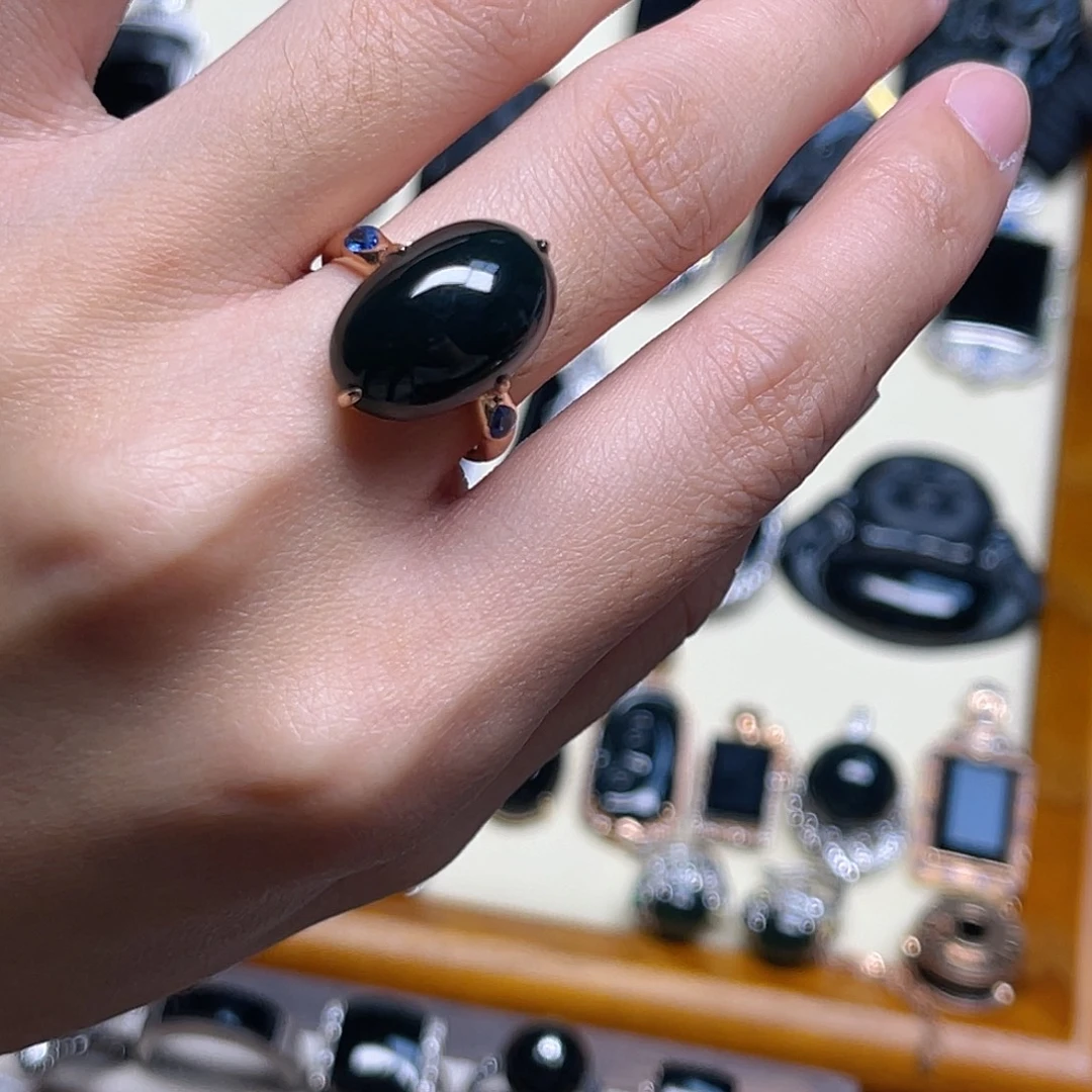 翡翠18K金镶嵌戒指蛋面