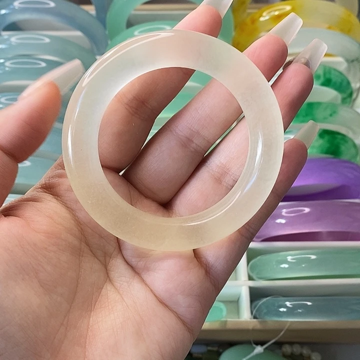 石英质玉未镶嵌手镯