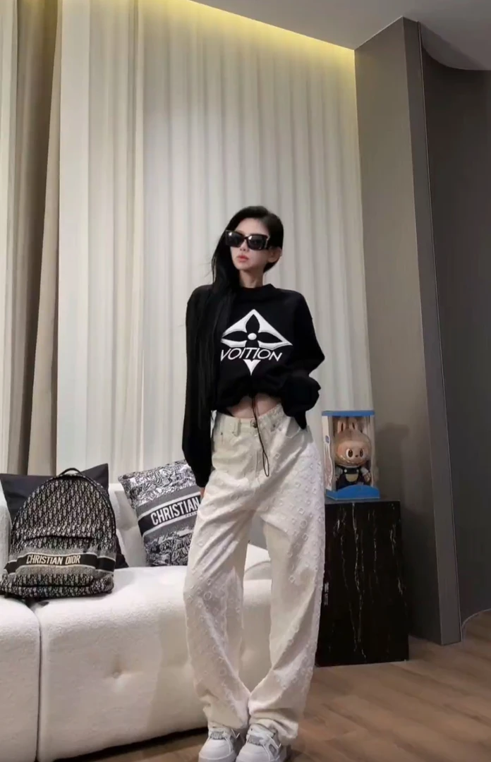 【贝贝定制】秋冬新款时尚百搭卫衣显瘦立体印花加厚上衣老V花