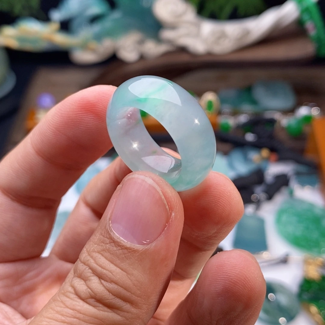 翡翠戒指未镶嵌冰飘绿宽版戒圈