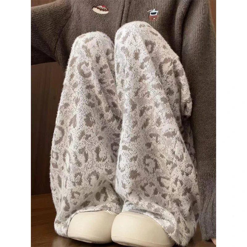 韩系温柔风豹纹绒绒裤子女款秋季新款高腰宽松慵懒风显瘦休闲裤子