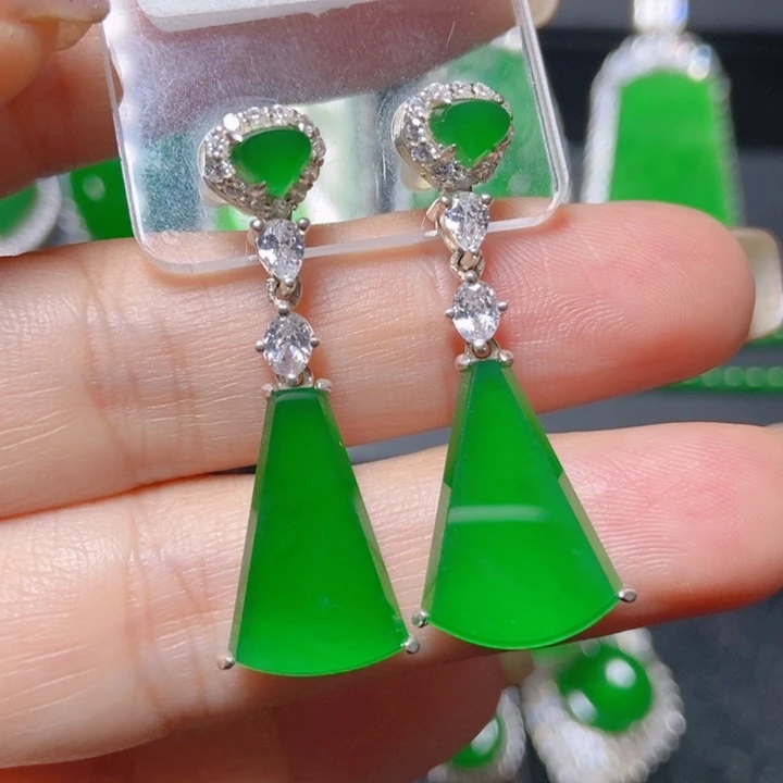 翡翠未镶嵌颈饰翡翠耳饰