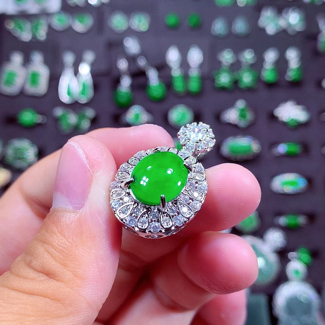 颈饰未镶嵌翡翠天然