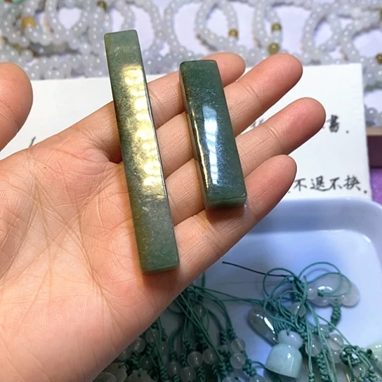 翡翠未镶嵌颈饰镇纸