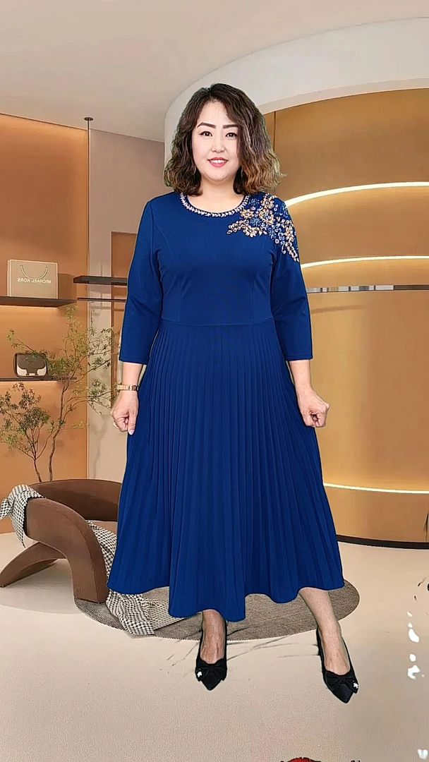 U型领常规圆领大码连衣裙街头