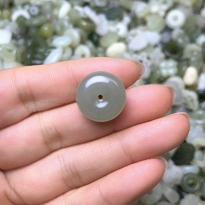 和田玉未镶嵌吊坠(赠链)平安扣