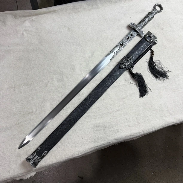 3733 龙泉昊天宝剑汉剑高锰钢包皮鞘未开刃