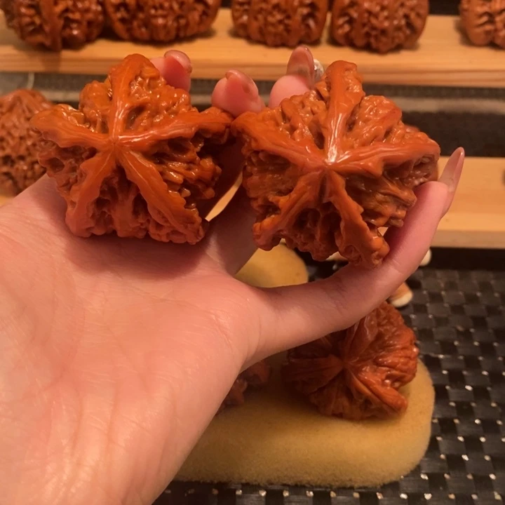 吊坠文玩核桃含***颠核桃。龙鼎。48.49尺。高47尺