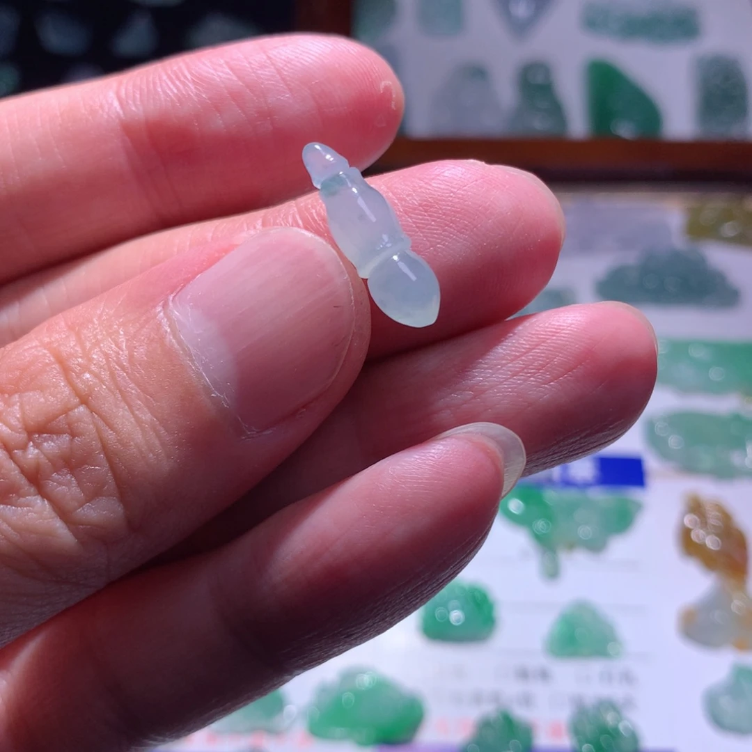 翡翠未镶嵌颈饰毛笔