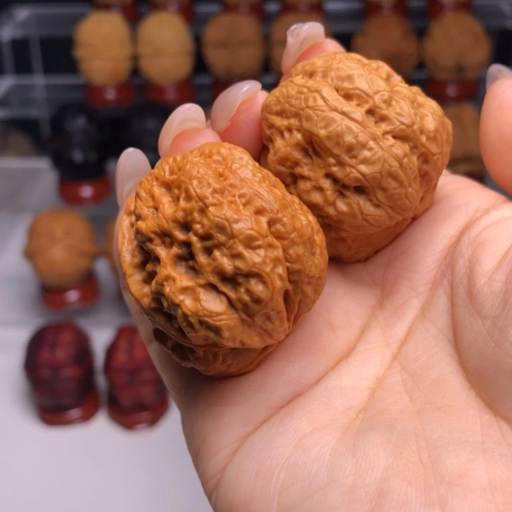 文玩核桃吊坠18金貔貅