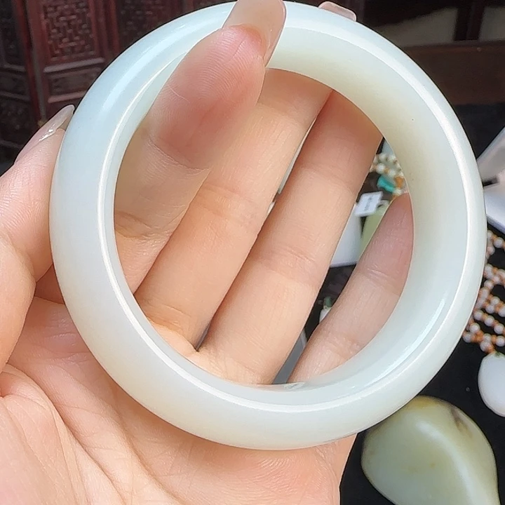 和田玉未镶嵌颈饰磊***定制发货