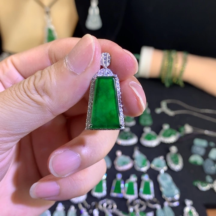 颈饰银S925镶嵌翡翠