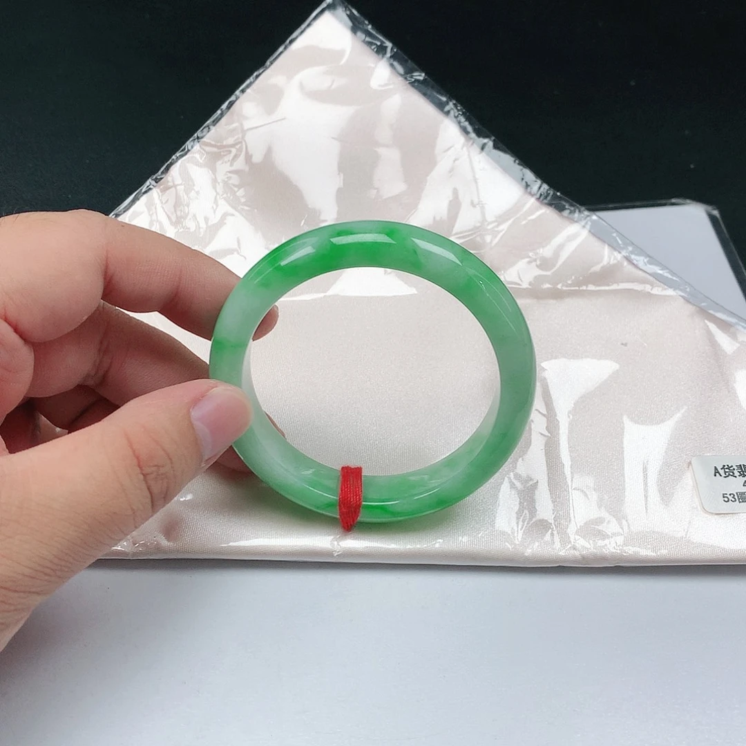 翡翠手镯未镶嵌翡翠093