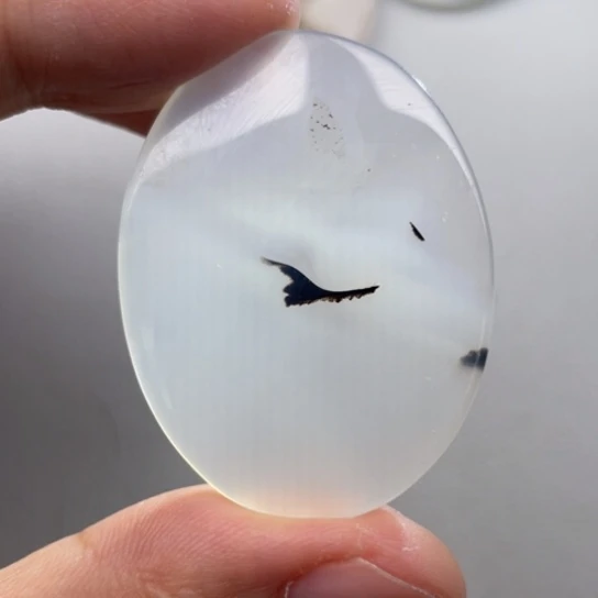 玛瑙/玉髓颈饰未镶嵌兰**士