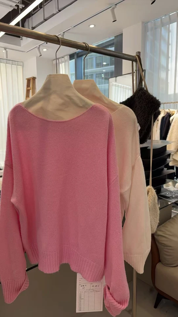 洋气STUDIO/2025冬季一字领针织衫8535