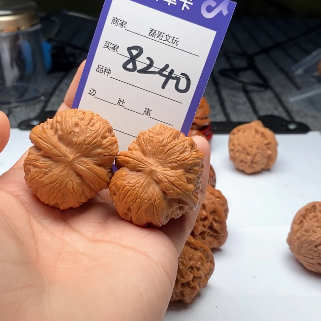 文玩核桃把件8240