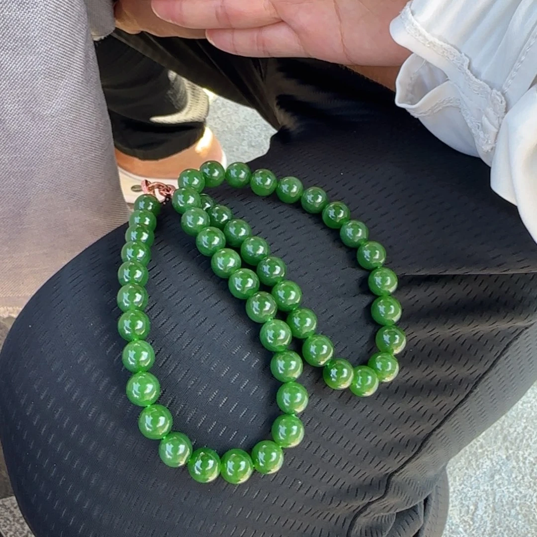 和田玉未镶嵌颈饰俄碧纯天然辣阳绿卡10