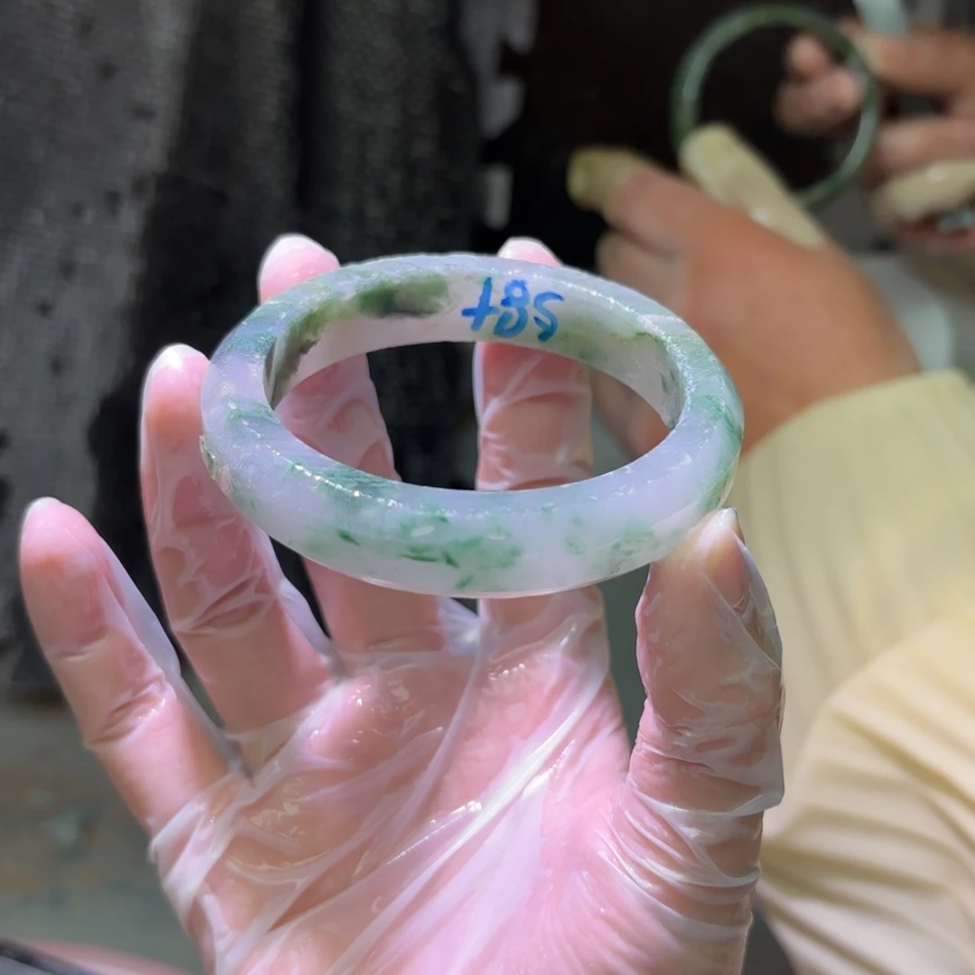 .***柳石英质玉未镶嵌手镯定制