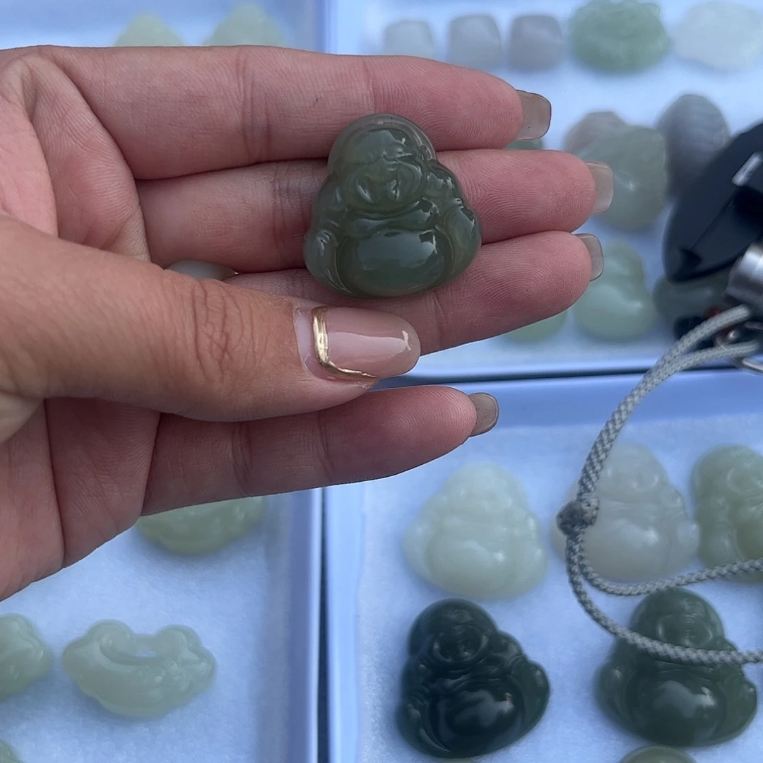 和田玉未镶嵌颈饰买断不退不换