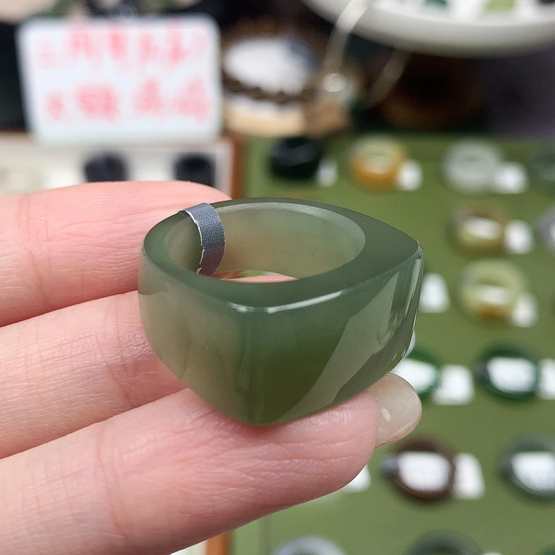 未镶嵌戒指和田玉