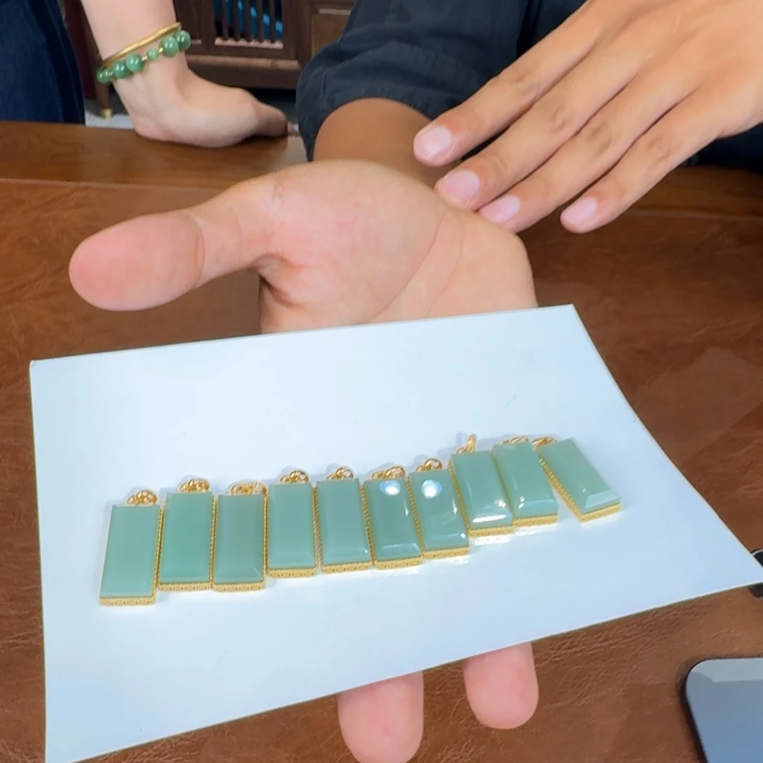 颈饰18K金镶嵌和田玉827淼淼卡22左右无事牌多样性发其一