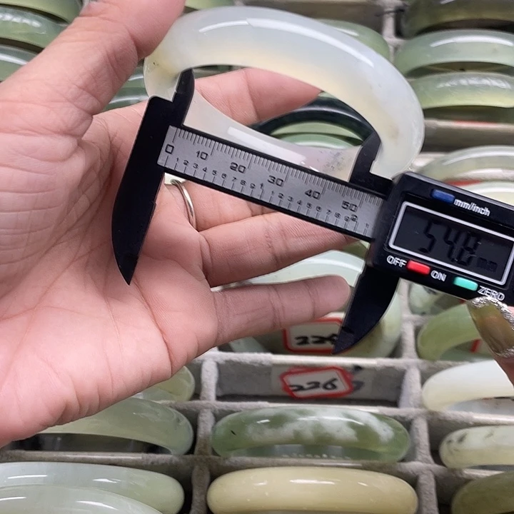 蛇纹石玉未镶嵌手镯226