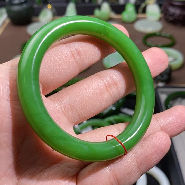 和田玉碧玉果阳绿圆条手镯53.6圈口42.5克未镶嵌