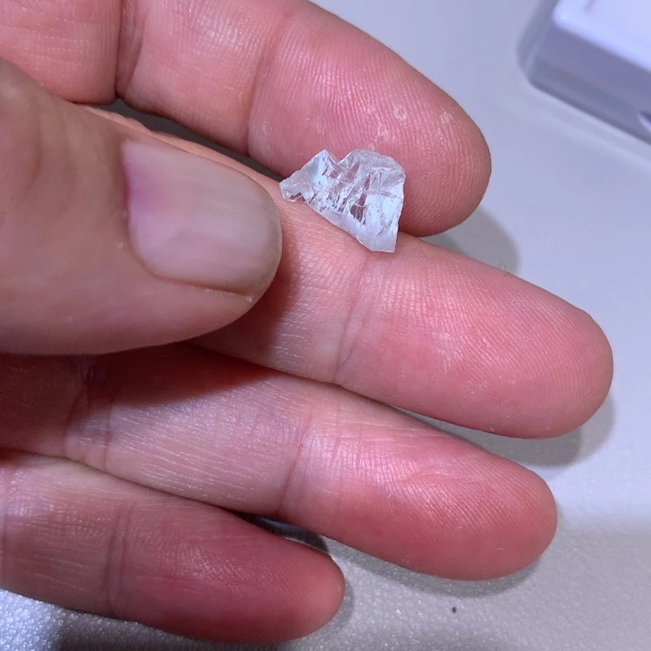 海蓝宝石笔搁未镶嵌?****裸石4.35克拉