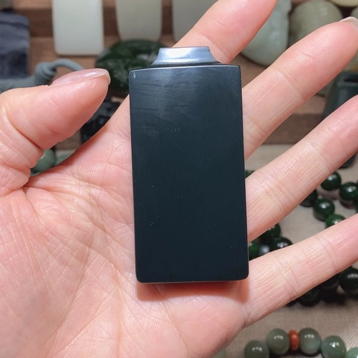 和田玉挂件未镶嵌千**?