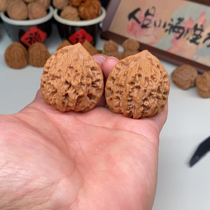 文玩核桃把件盘龙虎头