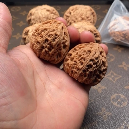 文玩核桃把件以**瘾南疆石