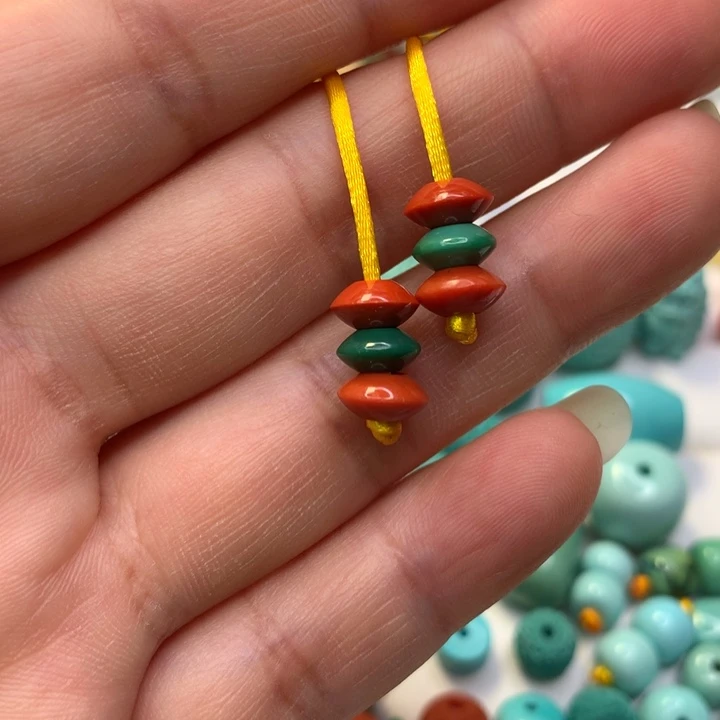 绿松石未镶嵌颈饰