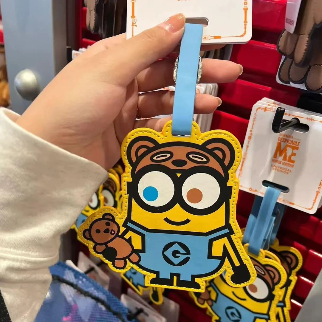 环球影城神偷奶爸小黄人手拿tim熊行李牌挂件正版登机牌05297
