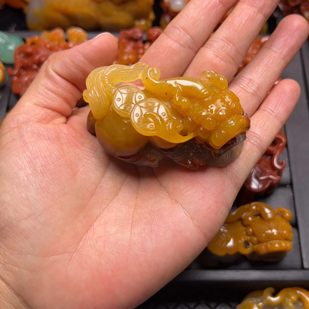 镜***听石英质玉（黄龙玉）未镶嵌颈饰