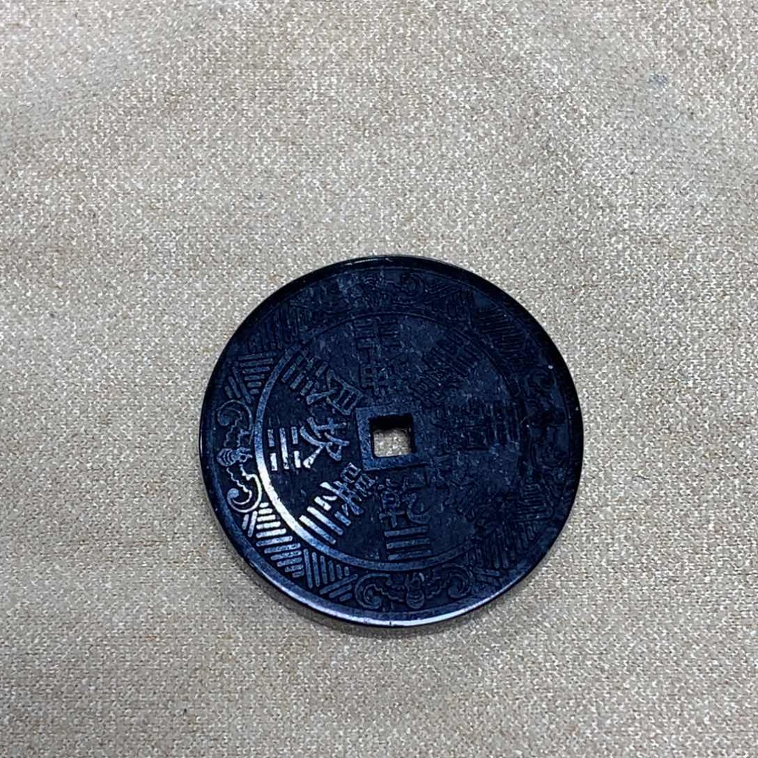 翡翠未镶嵌颈饰对****.墨翠山鬼花钱