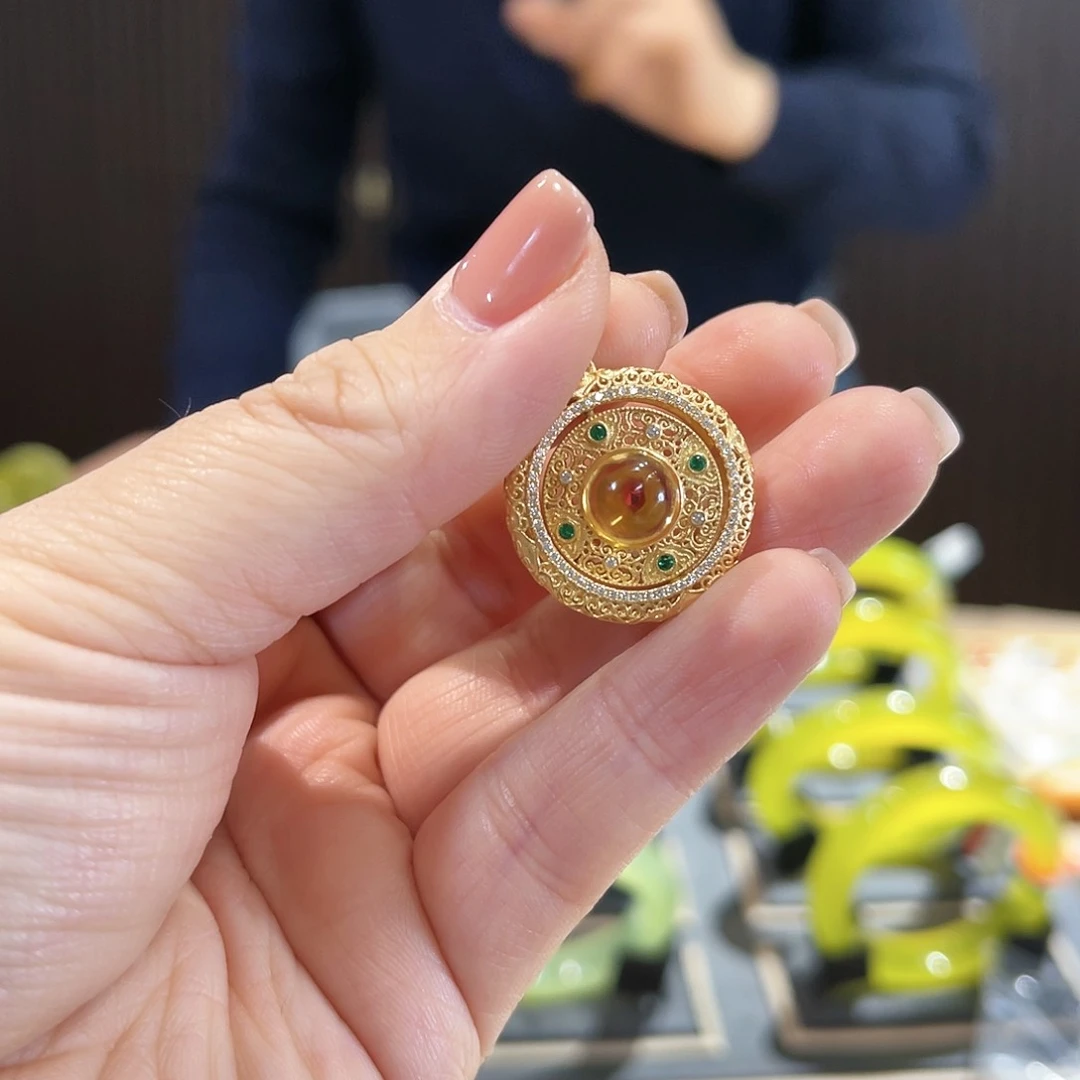 蛇纹石玉手镯未镶嵌王*瑶
