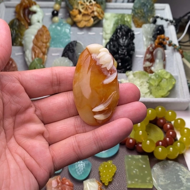 梦***~蛇纹石玉未镶嵌颈饰