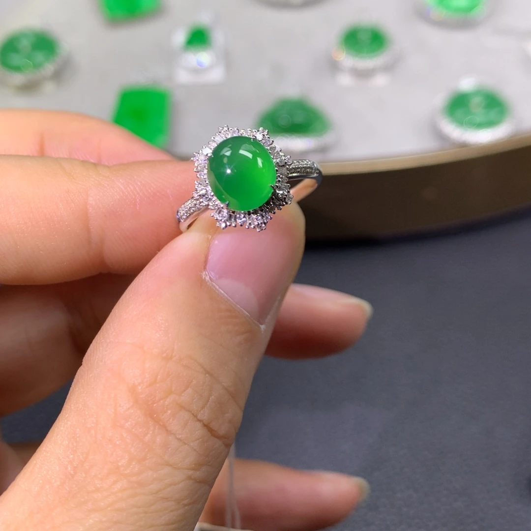 翡翠戒指18K金镶嵌翡翠