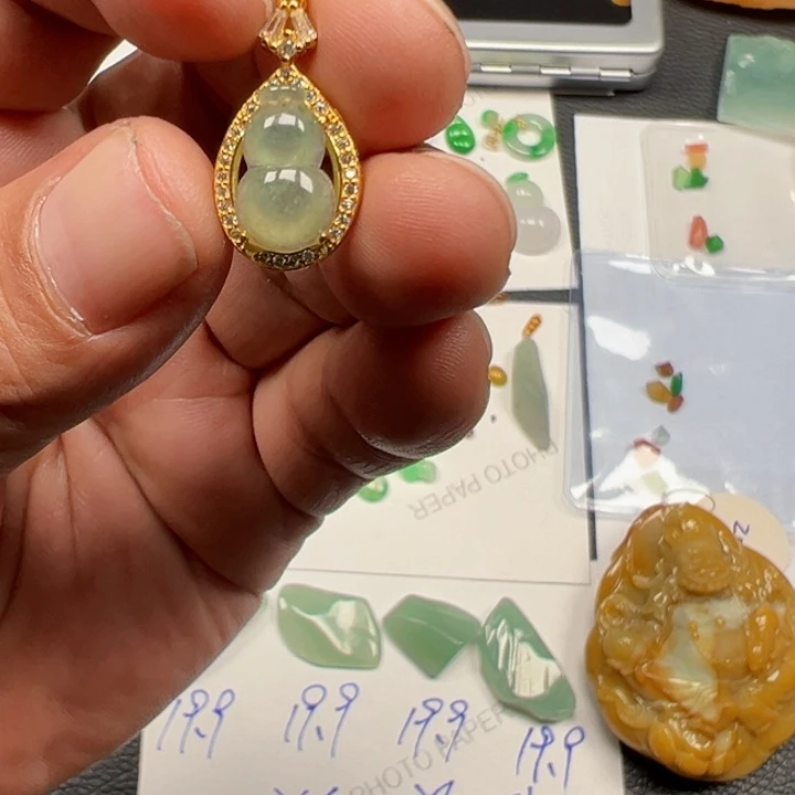翡翠裸石天然缅甸翡翠吊坠