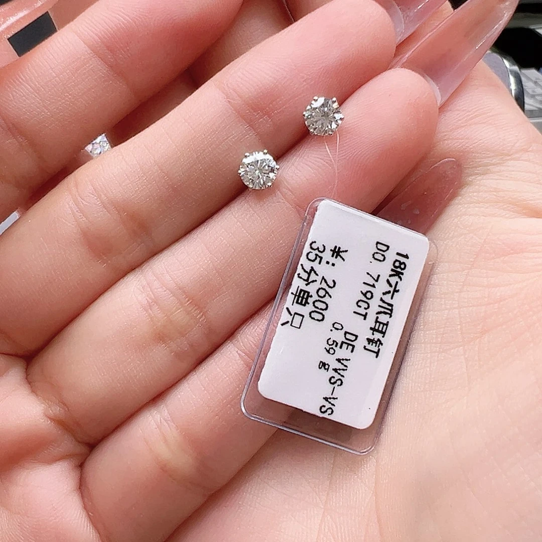 实验室培育钻石耳钉18K金镶嵌0.719克拉K白六爪耳钉单只约35分