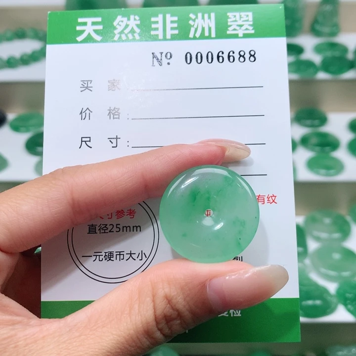 颈饰未镶嵌石英质玉