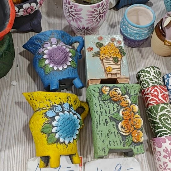 当场拍满15元发货不凑不发，花盆盆口不方不圆有针孔黑点是正常的，