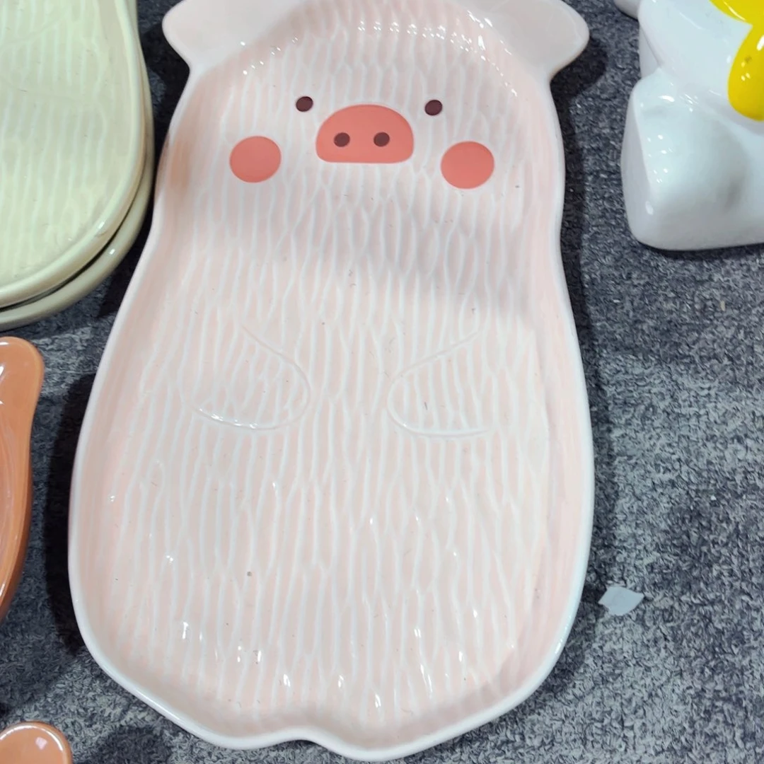 陶瓷可爱小猪长盘微微瑕