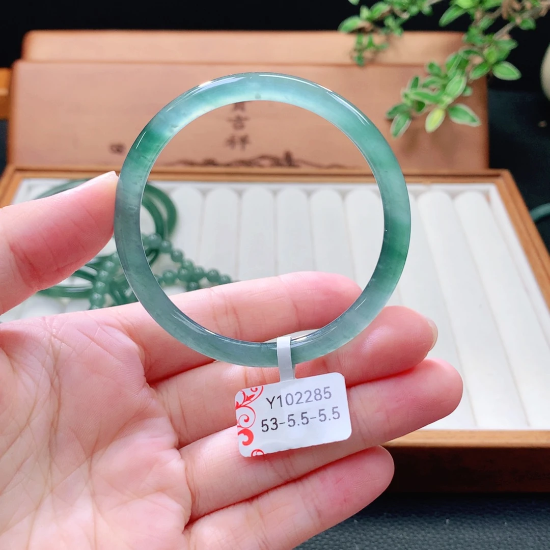 翡翠未镶嵌手镯（圆镯）