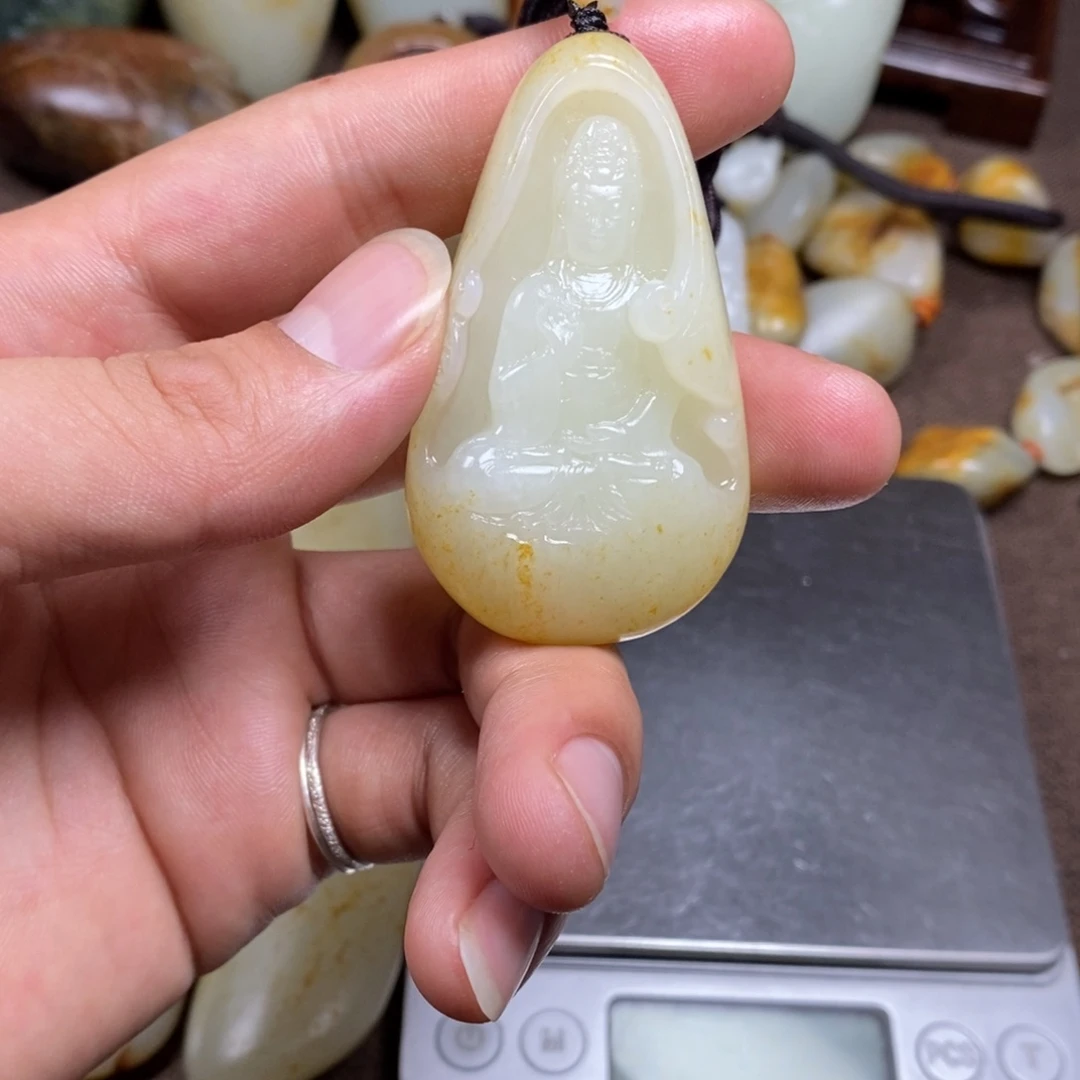 和田玉未镶嵌把件