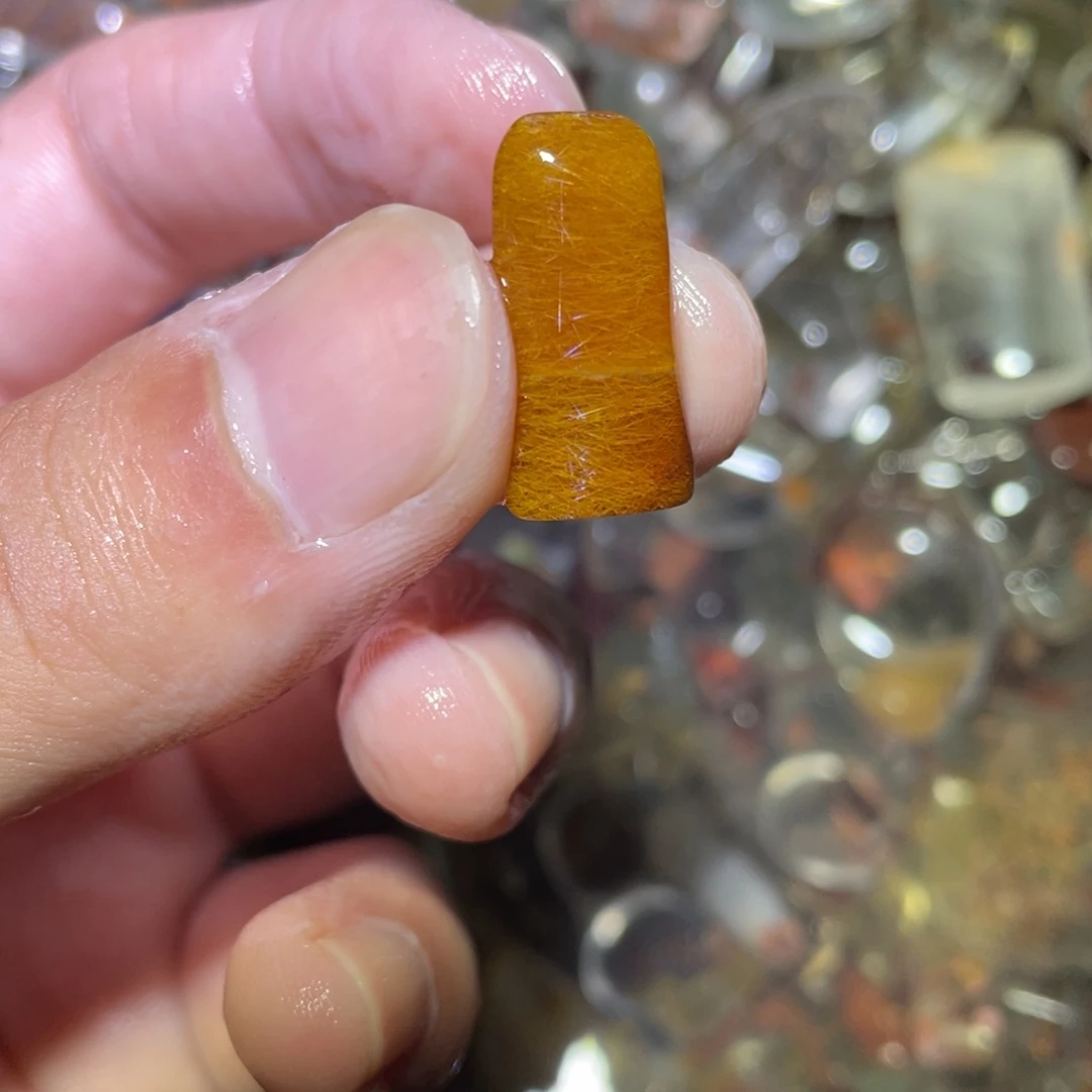 ****吉只买单纯的吊坠，没带链子，属的性质。